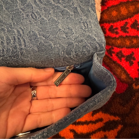 CHANEL
Denim Quilted Medium Camellia Sweetheart Flap Blue.
Come with dust bag. - Picture 7 of 14